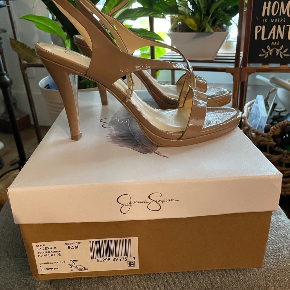 Jessica Simpson Women's Beige Heeled Sandals